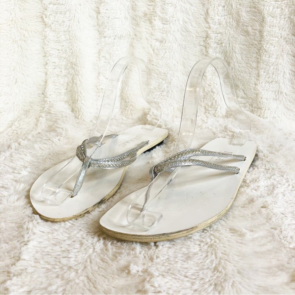 Isaac‎ Mizrahi white silver rhinestone flip flop sandals size 8